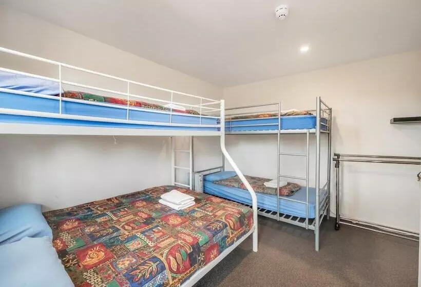 Snowy Valley Hostel