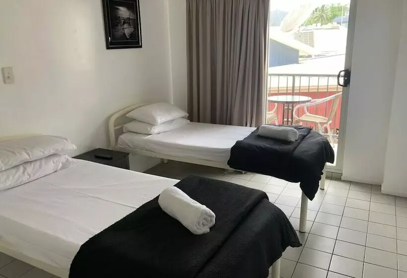 Airlie Waterfront Accomodation   Hostel