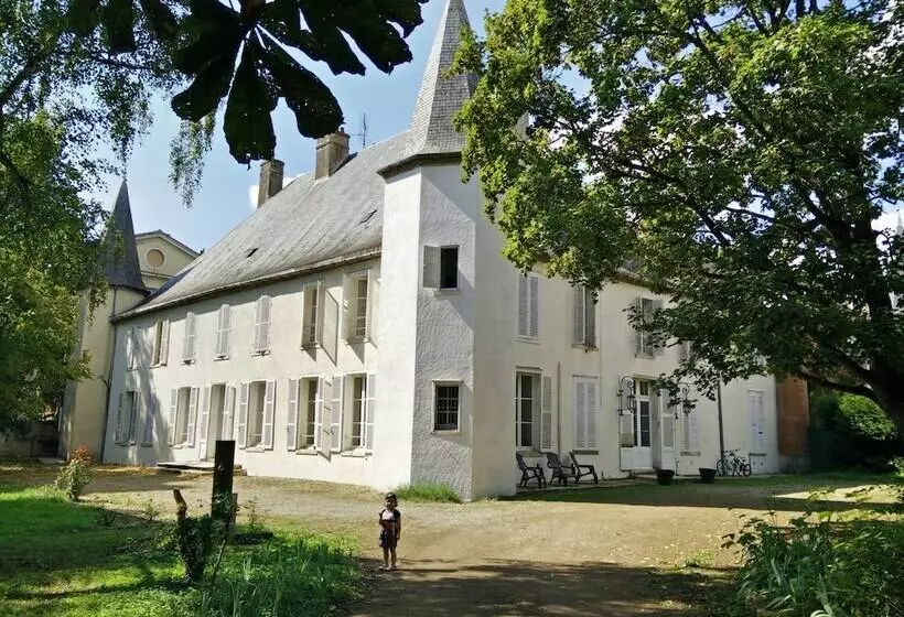 Aamiaismajoitus (B&B) Château De Seurre