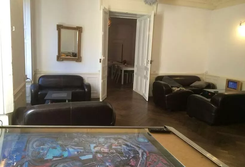 Aamiaismajoitus (B&B) Château De Seurre