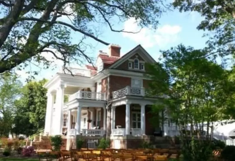 Aamiaismajoitus (B&B) The Boxley Place Inn