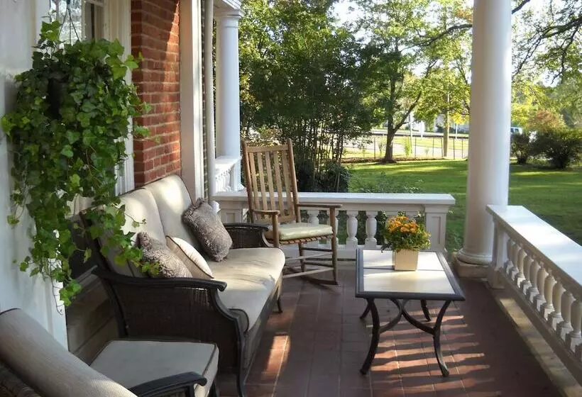 Aamiaismajoitus (B&B) The Boxley Place Inn