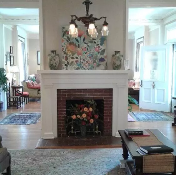 Aamiaismajoitus (B&B) The Boxley Place Inn