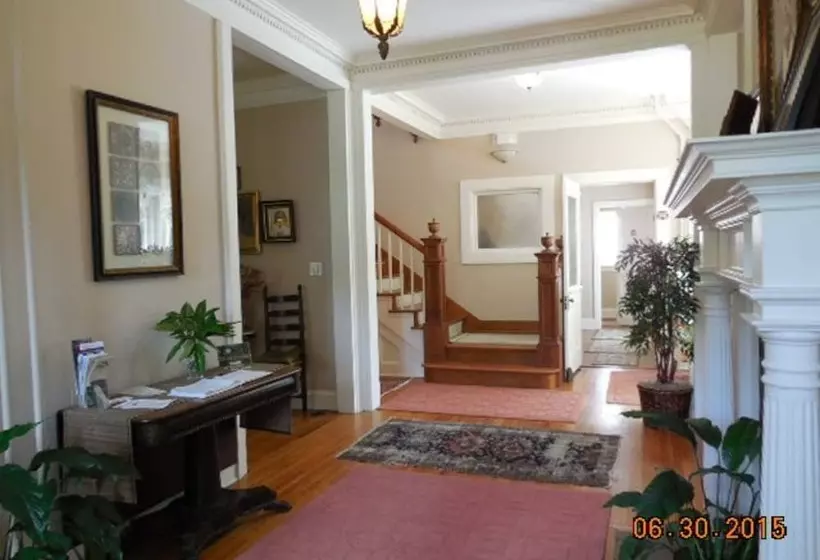 Aamiaismajoitus (B&B) The Boxley Place Inn