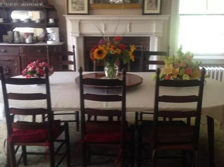 Aamiaismajoitus (B&B) The Boxley Place Inn