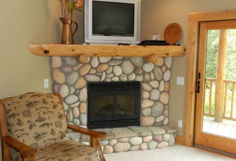 Cabins On Maple River