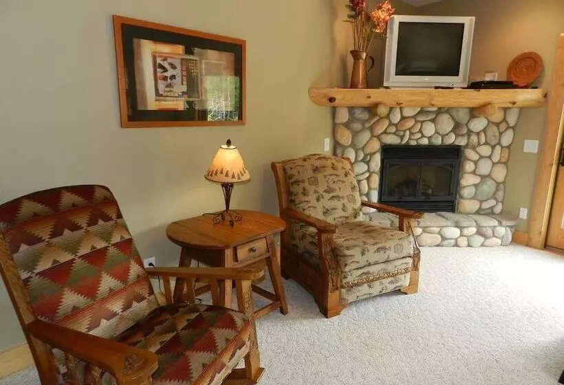 Cabins On Maple River