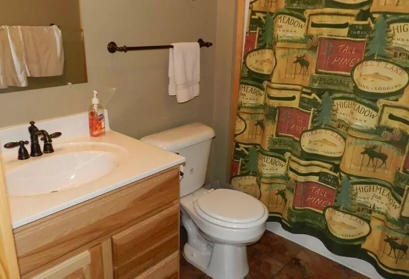 Cabins On Maple River