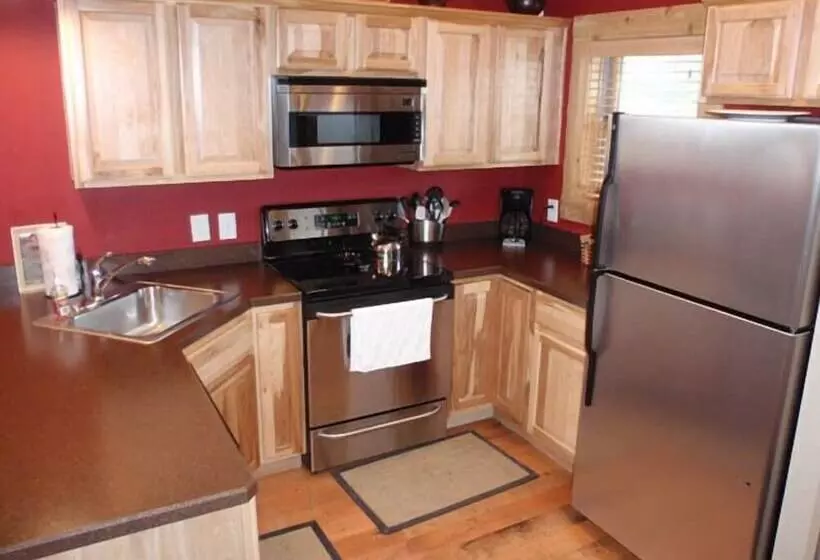 Cabins On Maple River