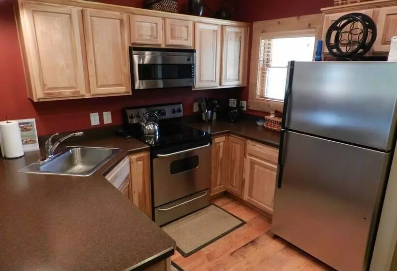 Cabins On Maple River