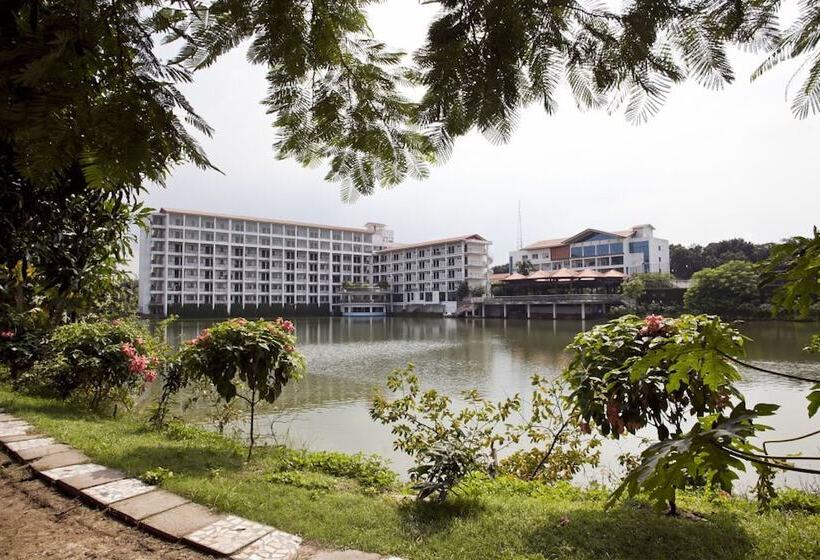 هتل Brac Cdm Savar