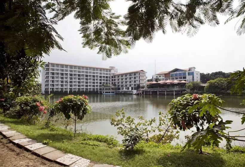 ホテル Brac Cdm Savar