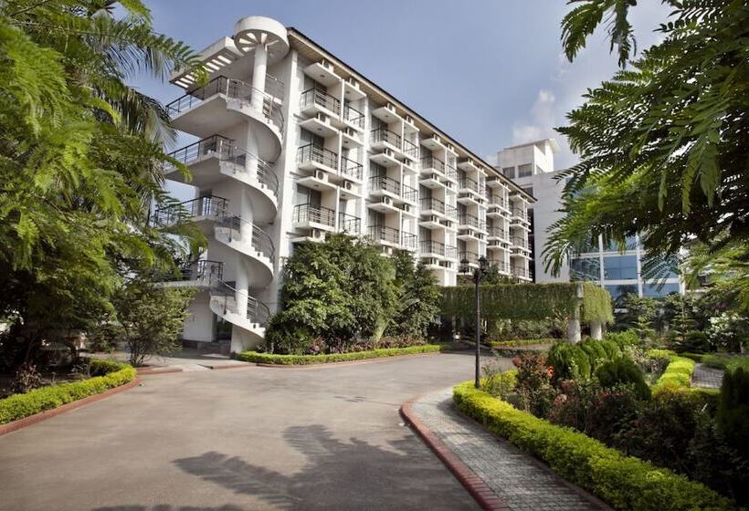 هتل Brac Cdm Savar