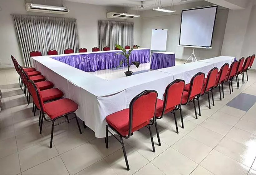 ホテル Brac Cdm Savar