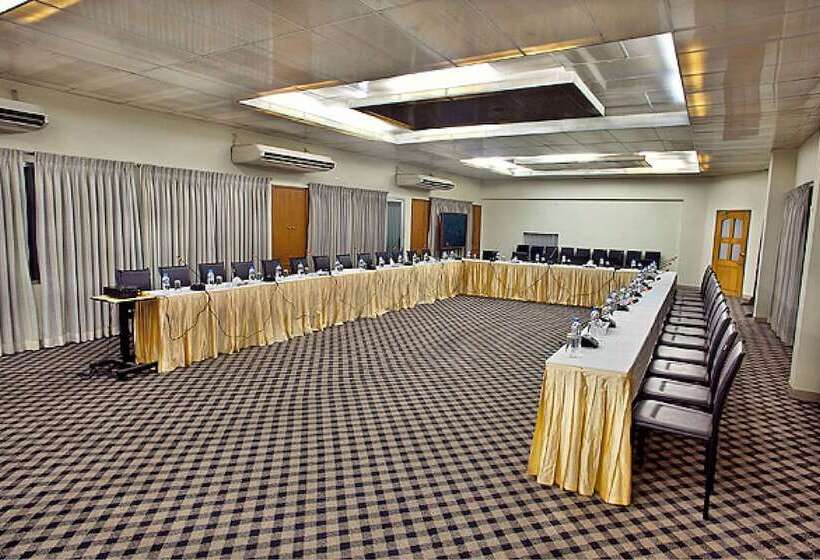 هتل Brac Cdm Savar