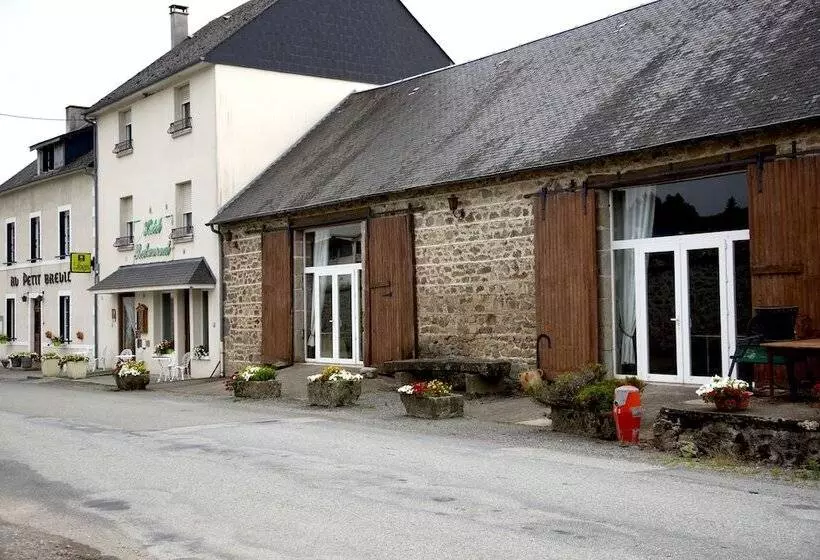 ホテル Logis Hôtel Le Petit Breuil