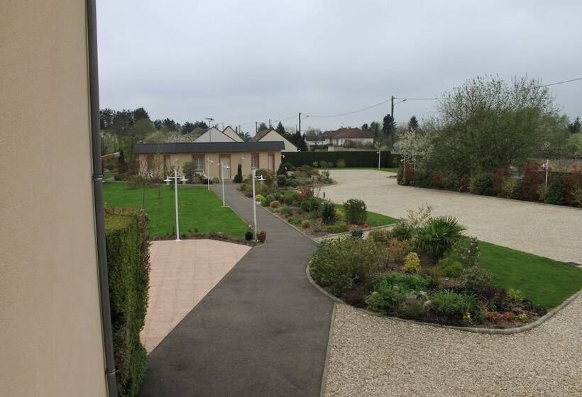 Hotelli Logis Hôtel Le Clos Du Vigneron