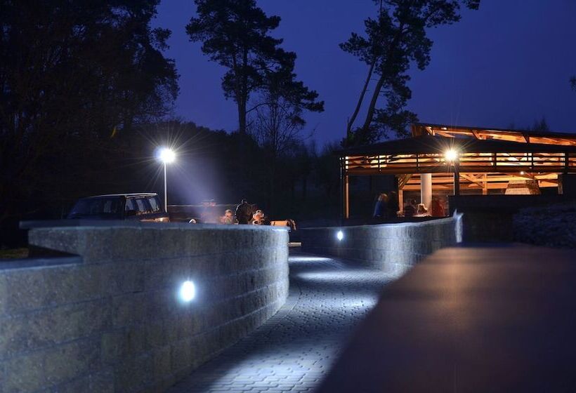 ホテル Rezydencja Nad Jeziorem Pestkownica