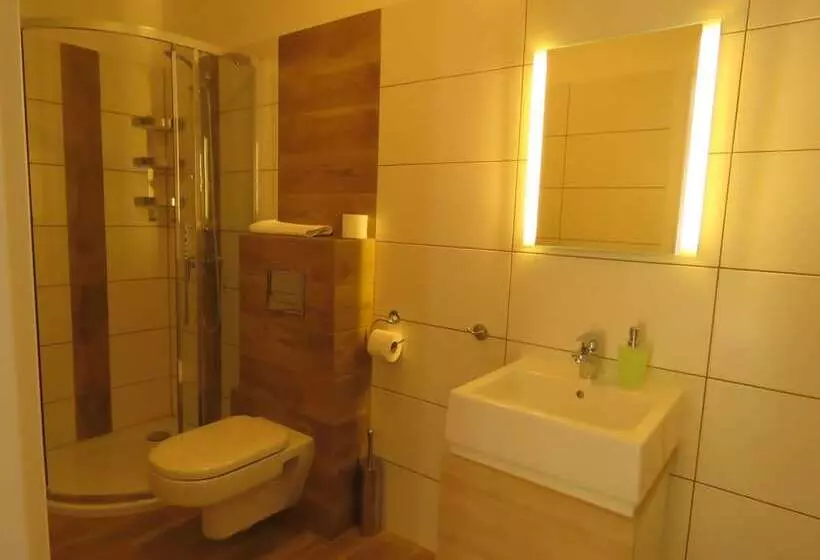 Hotelli Rezydencja Nad Jeziorem   Pestkownica