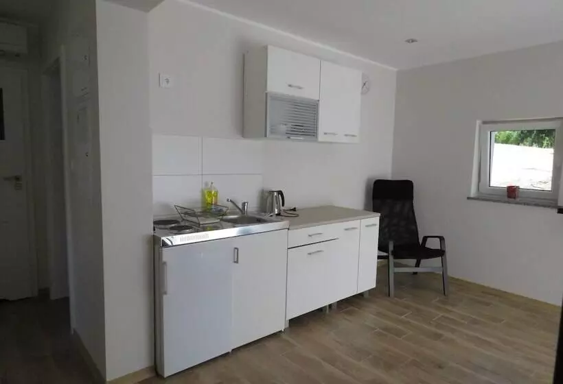 Hotelli Rezydencja Nad Jeziorem   Pestkownica