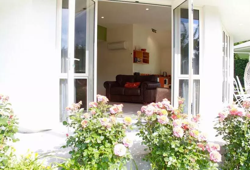 Maaseutuhotelli Silverstream Alpaca Farmstay & Tour