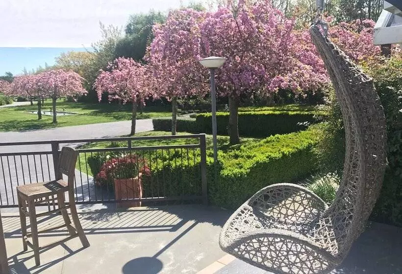 Maaseutuhotelli Silverstream Alpaca Farmstay & Tour