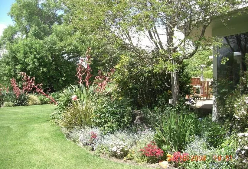 Maaseutuhotelli Silverstream Alpaca Farmstay & Tour