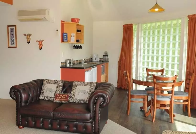 Maaseutuhotelli Silverstream Alpaca Farmstay & Tour