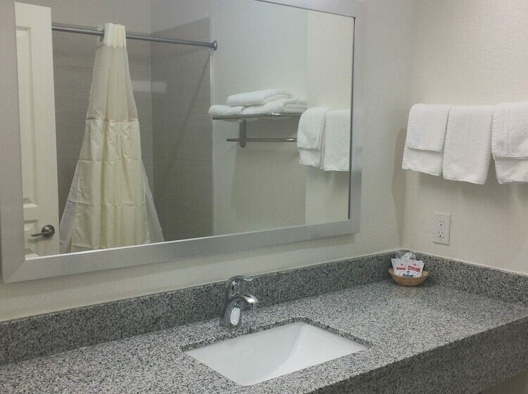 فندق Scottish Inn & Suites