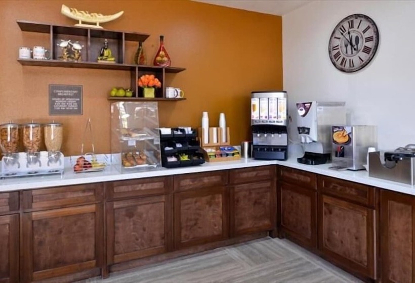 فندق Scottish Inn & Suites