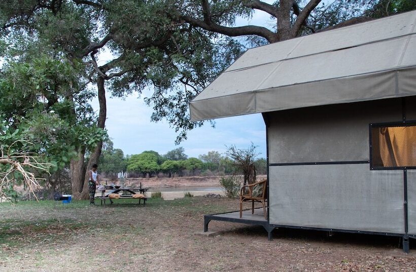 هتل Track And Trail River Camp