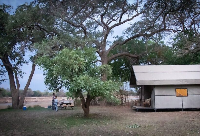 هتل Track And Trail River Camp