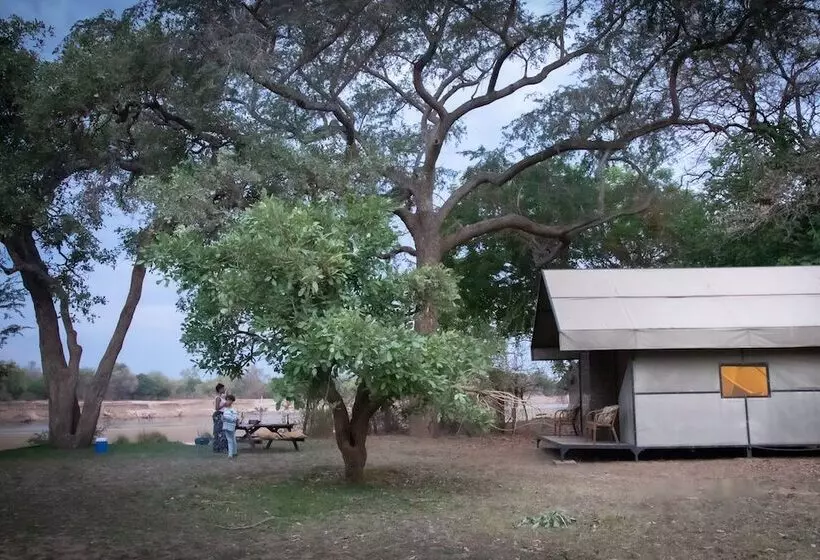 هتل Track And Trail River Camp