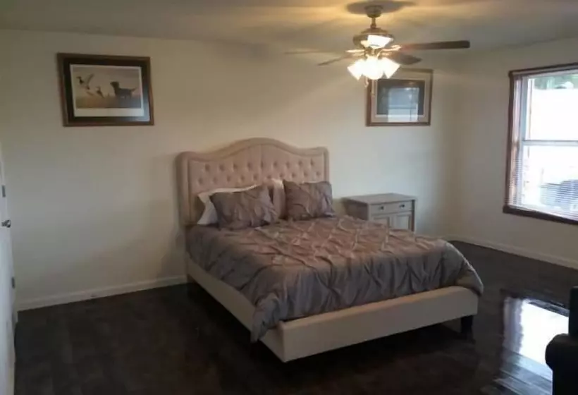 Motelli Anchor Inn & Suites