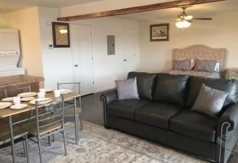 Motelli Anchor Inn & Suites