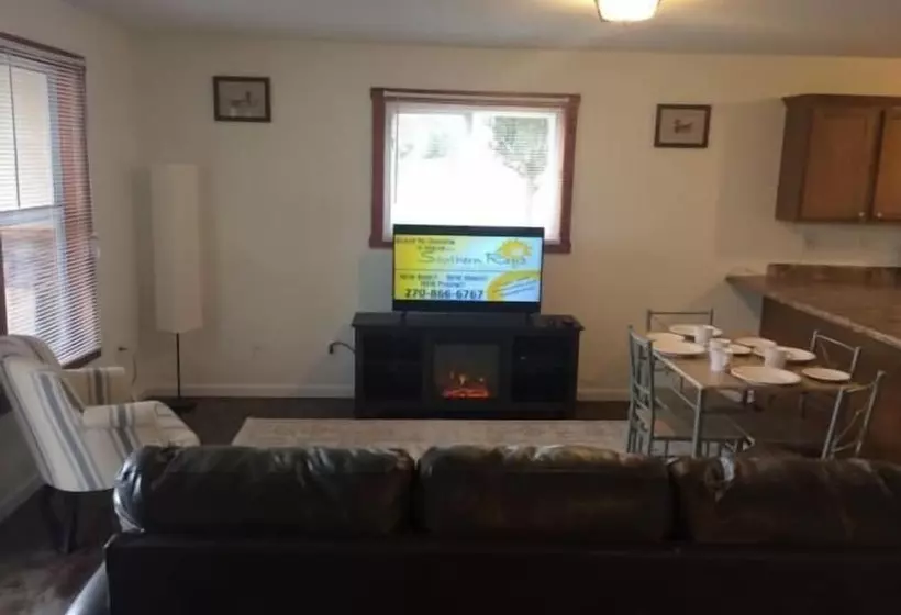 Motelli Anchor Inn & Suites