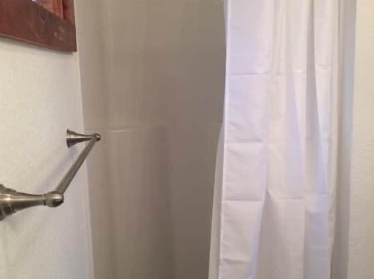 فندق على الطريق Anchor Inn & Suites