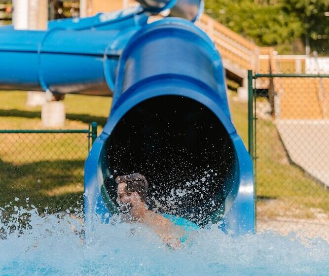 渡假胜地 Sun Outdoors Lake Rudolph