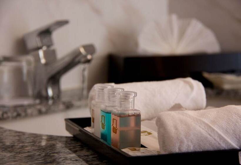 The Floral Breeze Hotel Mt.victoria