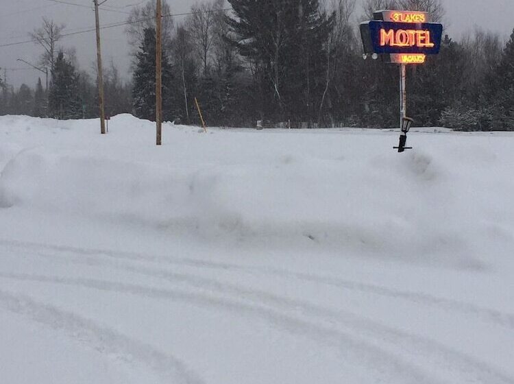 Three Lakes Motel