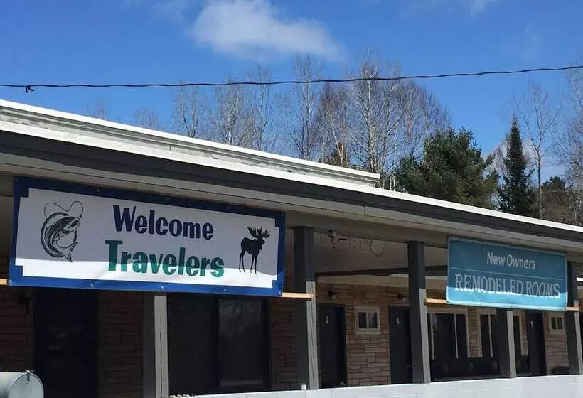 Three Lakes Motel