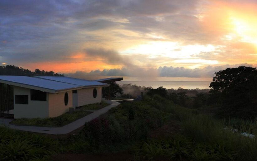 تختخواب و صبحانه Eden Tica Lodge