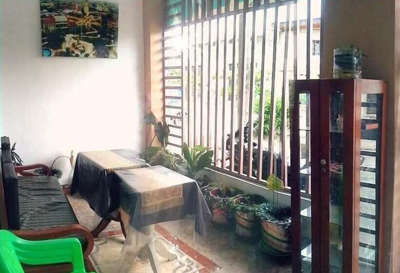 여관 Hospedaje Aziyadé