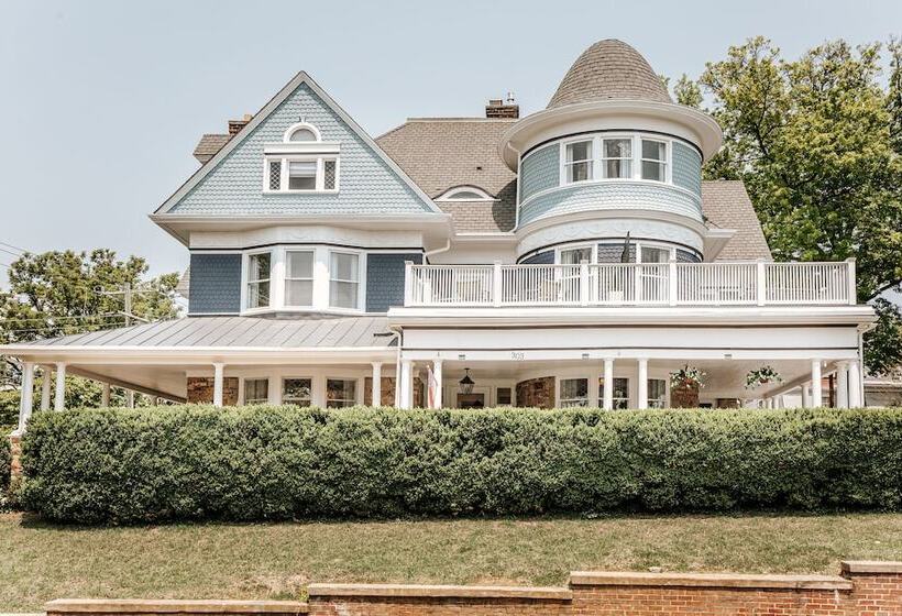 여관 The Historic Berkeley Place