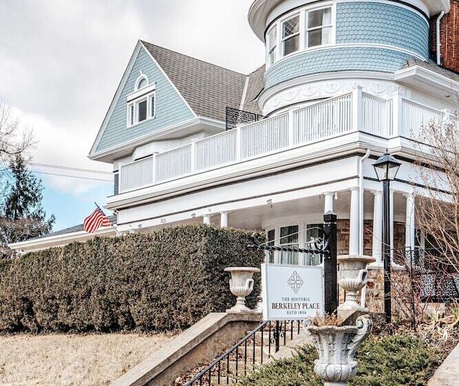 여관 The Historic Berkeley Place