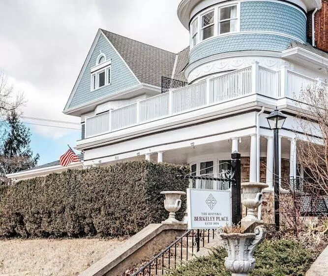 Hostelli The Historic Berkeley Place