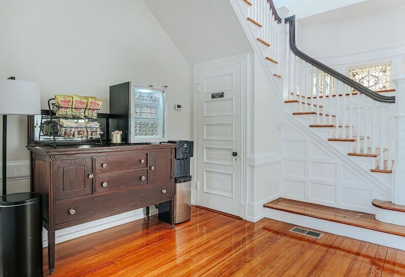 여관 The Historic Berkeley Place