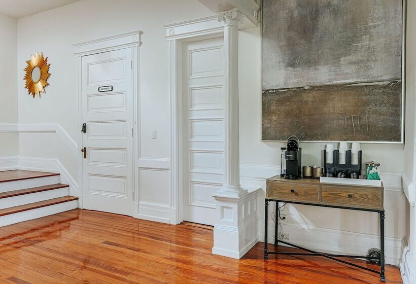 여관 The Historic Berkeley Place