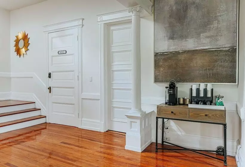 Hostelli The Historic Berkeley Place