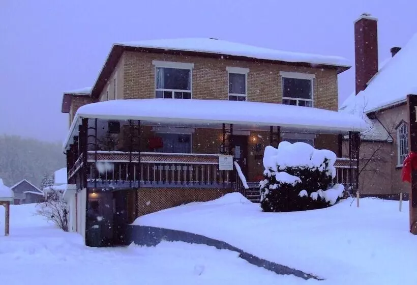 Hotelli Auberge Du Dimanche